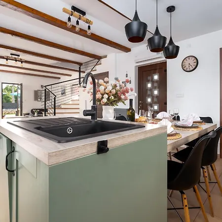 빌라 Romantic With Pool, Surrounded By Greenery In Complete Privacy-by Traveler Tourist Agency Krk -id 2408 Sveti Ivan Dobrinjski