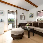 Βίλα Romantic With Pool, Surrounded By Greenery In Complete Privacy-by Traveler Tourist Agency Krk -id 2408 *