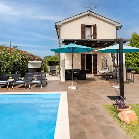 Βίλα Romantic With Pool, Surrounded By Greenery In Complete Privacy-by Traveler Tourist Agency Krk -id 2408